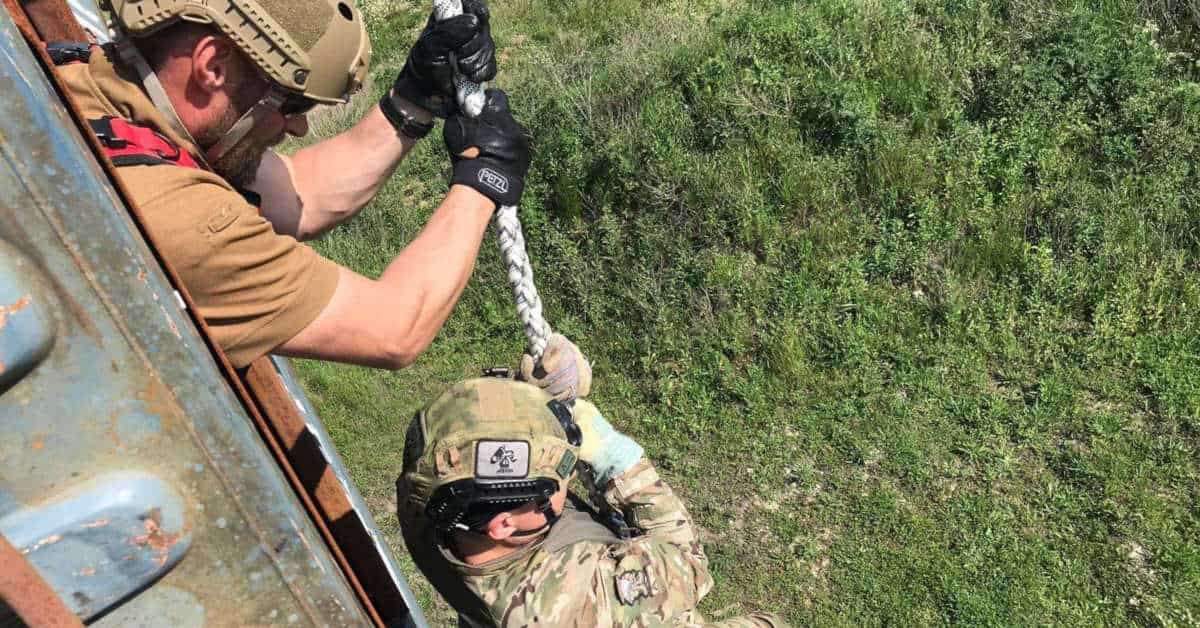 Kurz: Taktické zlaňovanie (fast-rope)